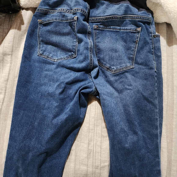 Oldnavy full panel maternity  jeans - Picture 6 of 6